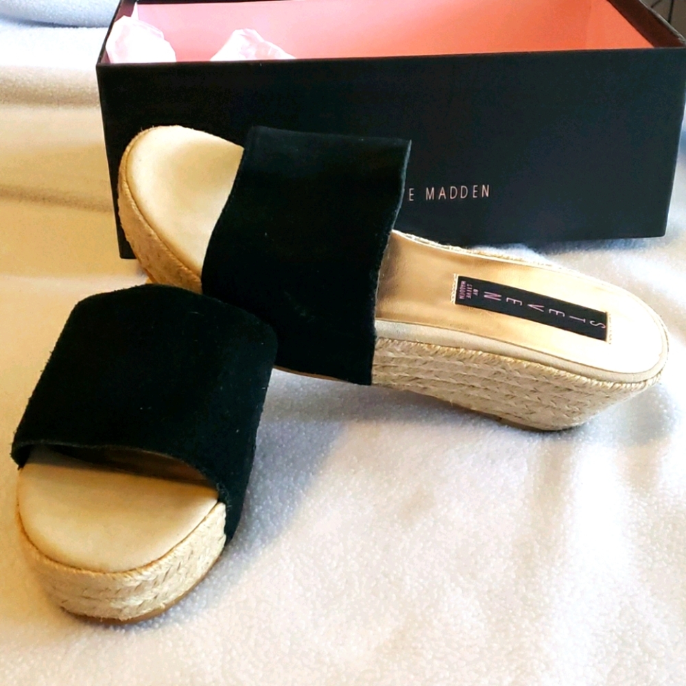 Steve madden wedge sandals. New with box.